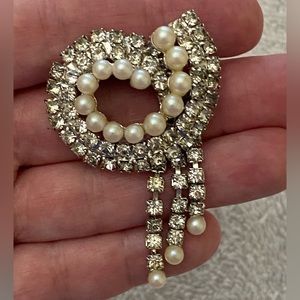Vintage Pearl and Rhinestone brooch